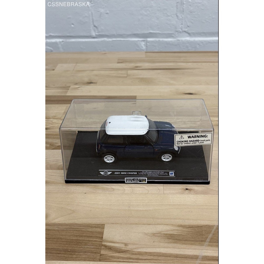 Bburago Blue/White die-cast model‎ with plastic 2001 Mini Cooper